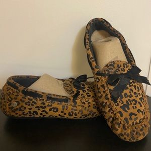 UGG Wool Lined Slipper Big Kid Size 4